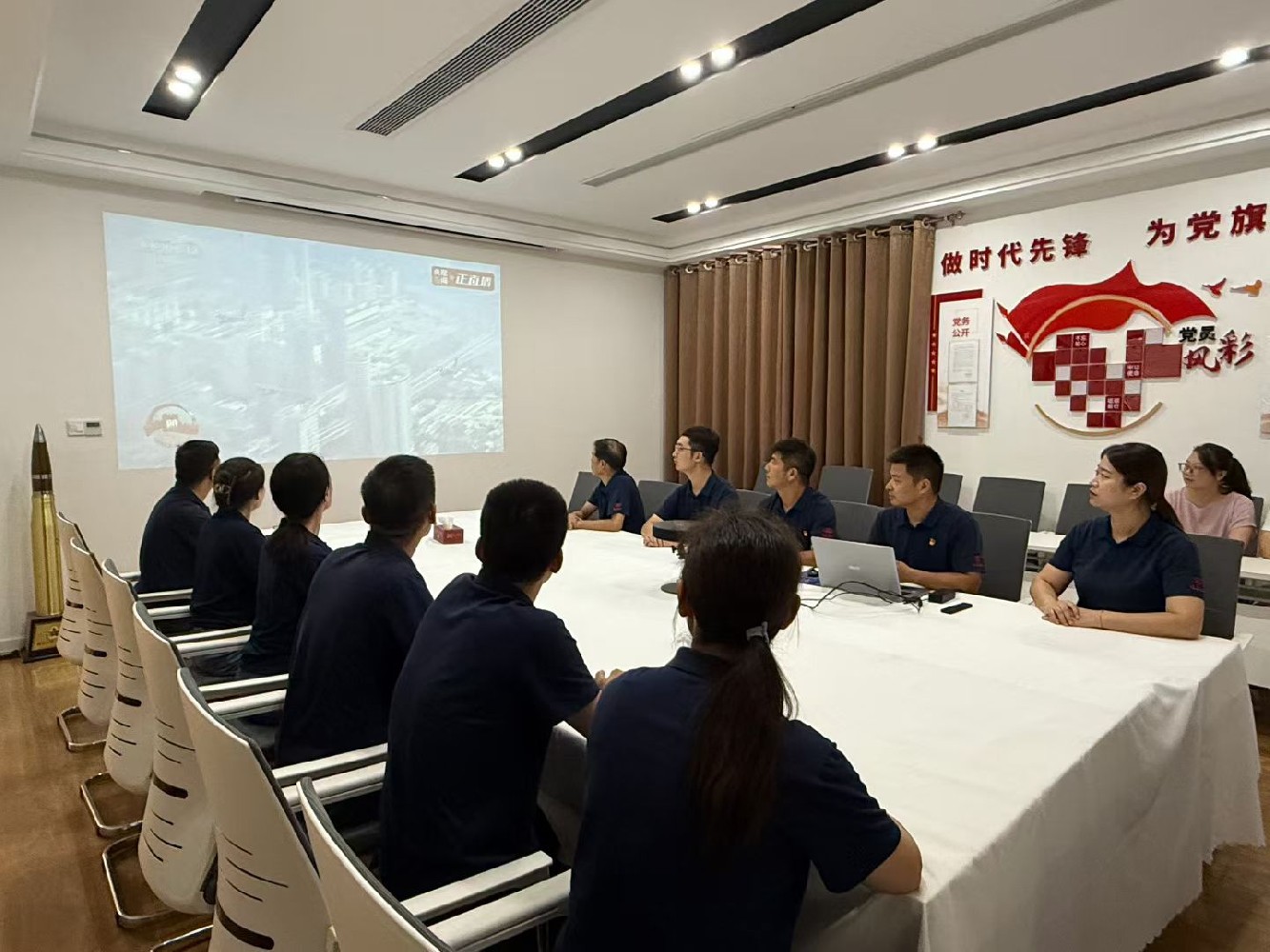 安徽省觀志實業(yè)有限公司組織集中收看紀(jì)念中國人民抗日戰(zhàn)爭暨世界反法西斯戰(zhàn)爭勝利80周年大會